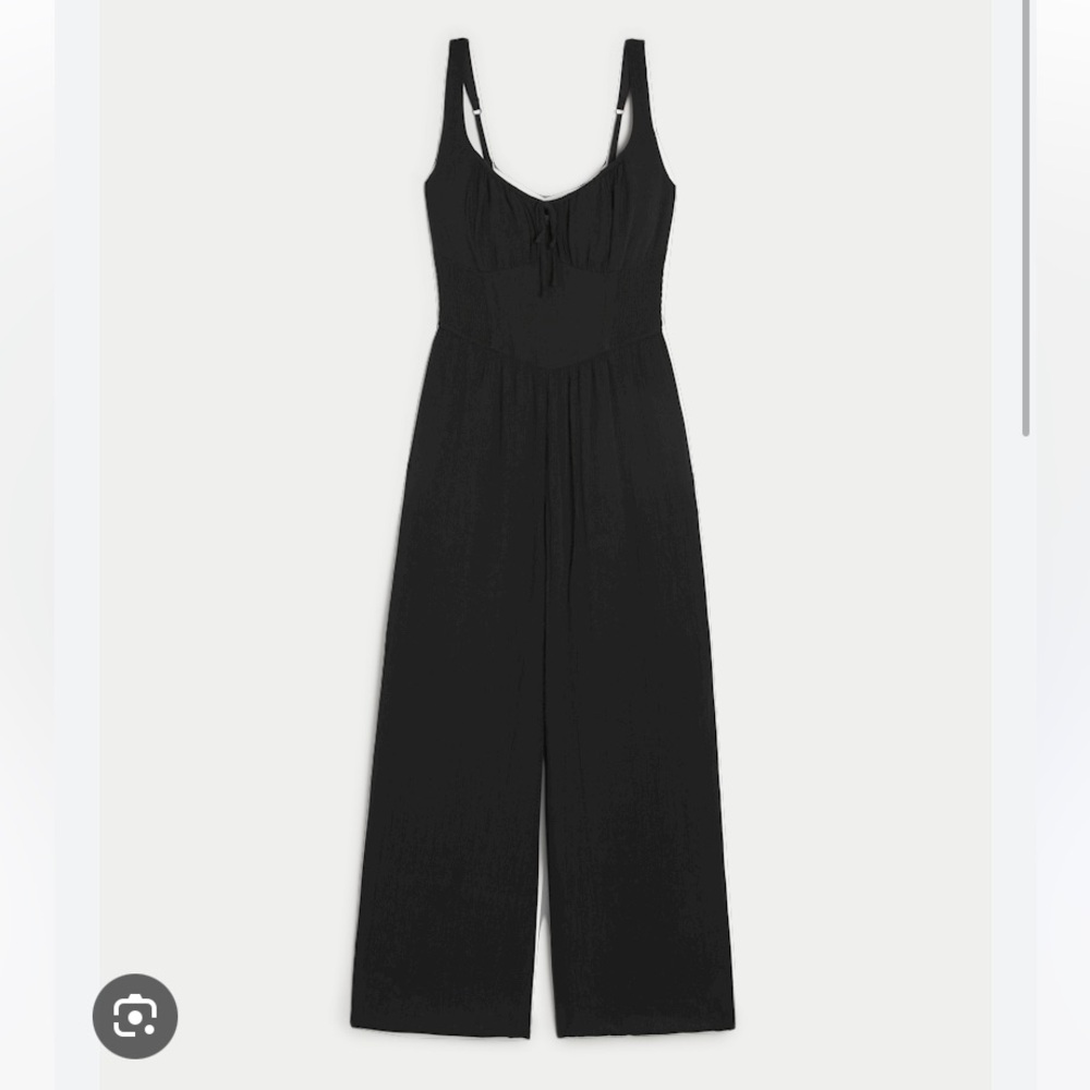 NWOT hollister Sofia side-smocked jumpsuit in black